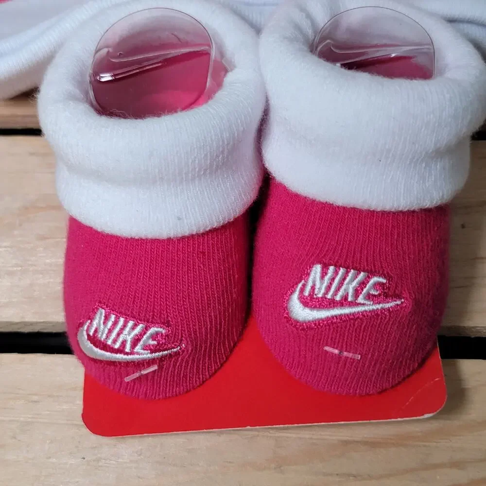 2 Pc Nike Infant Beanie and Booties Set - Size Newborn (0-6 mo) NWT